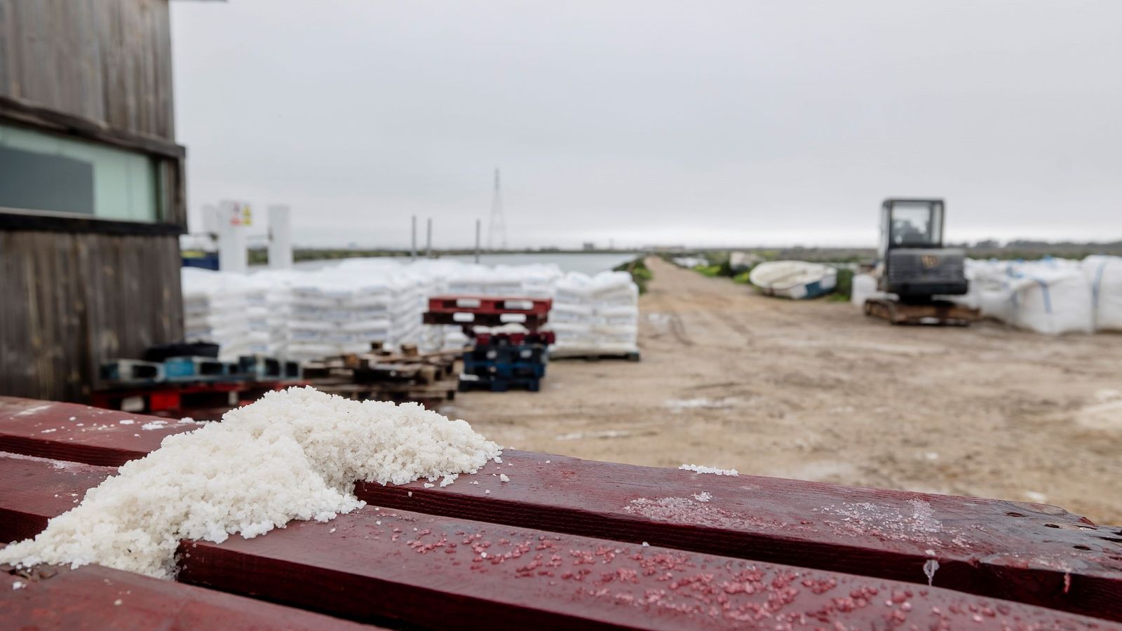 El continuo ambiente de humedad dificulta el manejo de la sal.