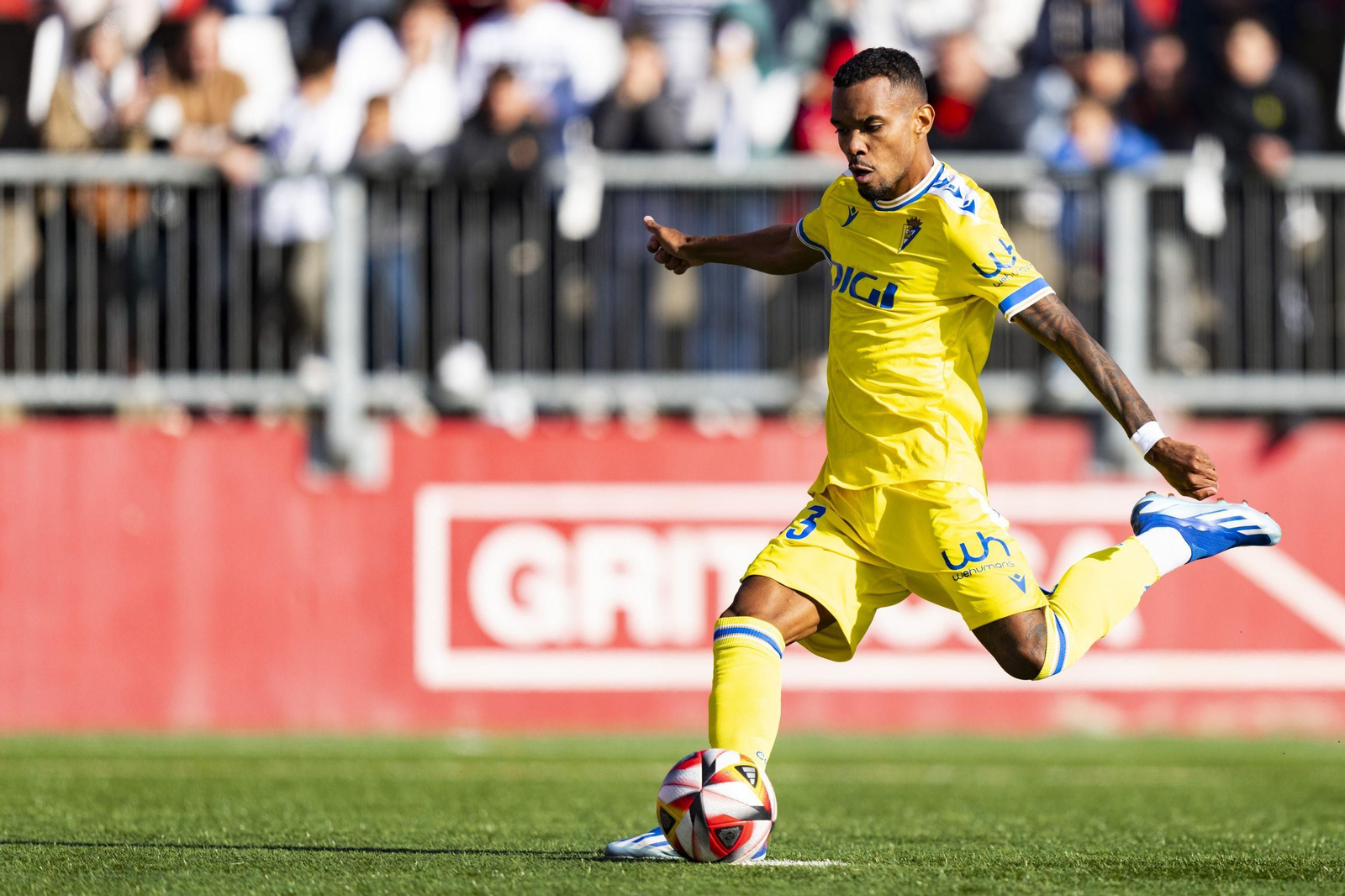 Las imágenes del Badalona Futur-Cádiz CF