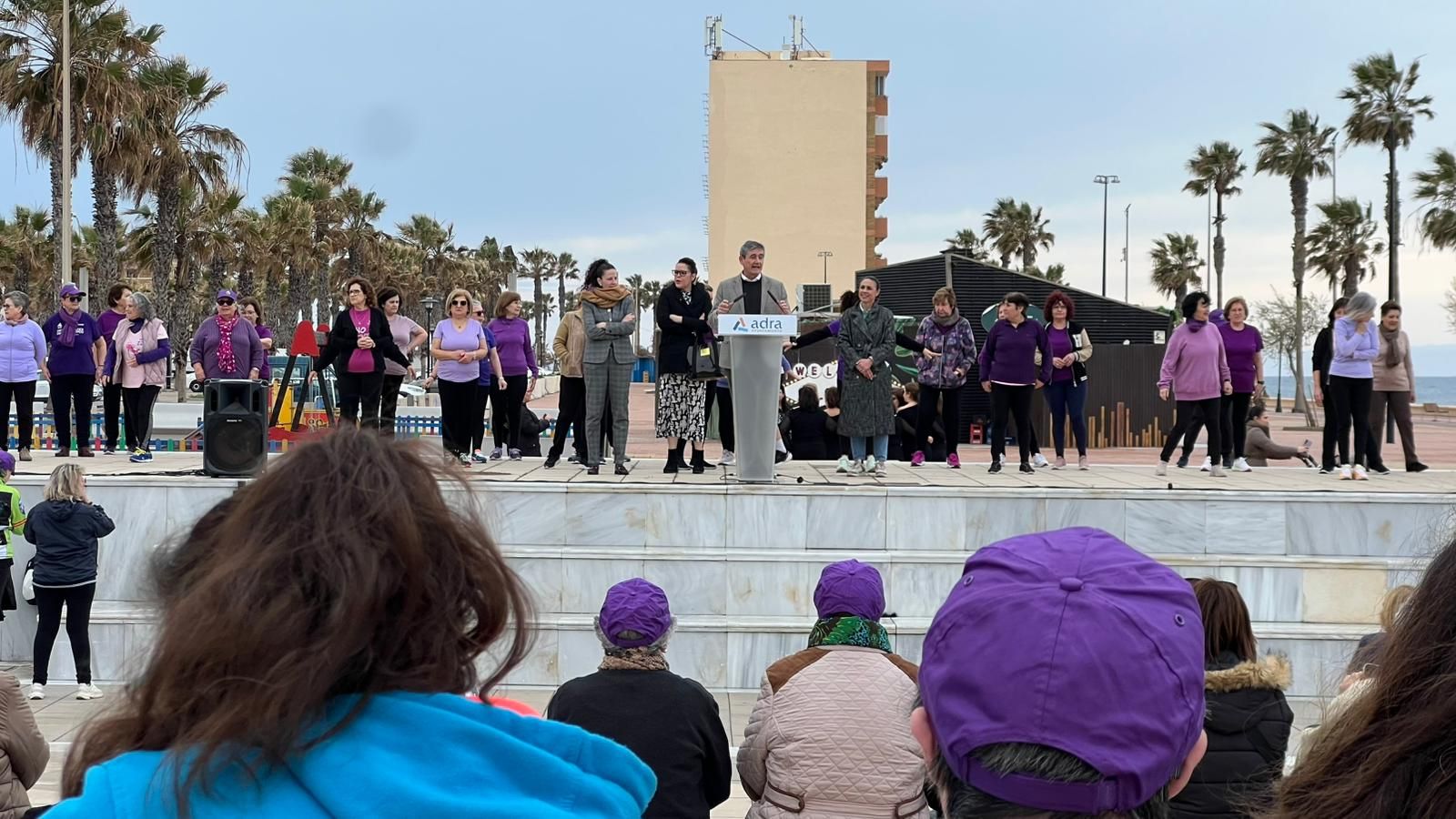 Lectura del manifiesto por la igualdad en Adra.