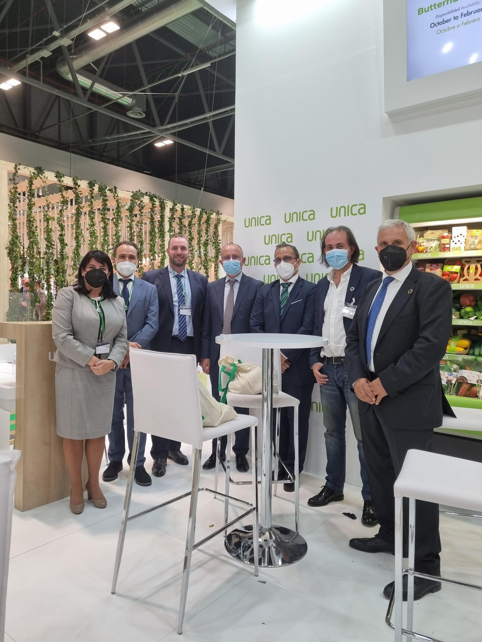 El Consejero de la Entidad Fulgencio Torres junto a directivos de Caja Rural Granada y la empresa Única.