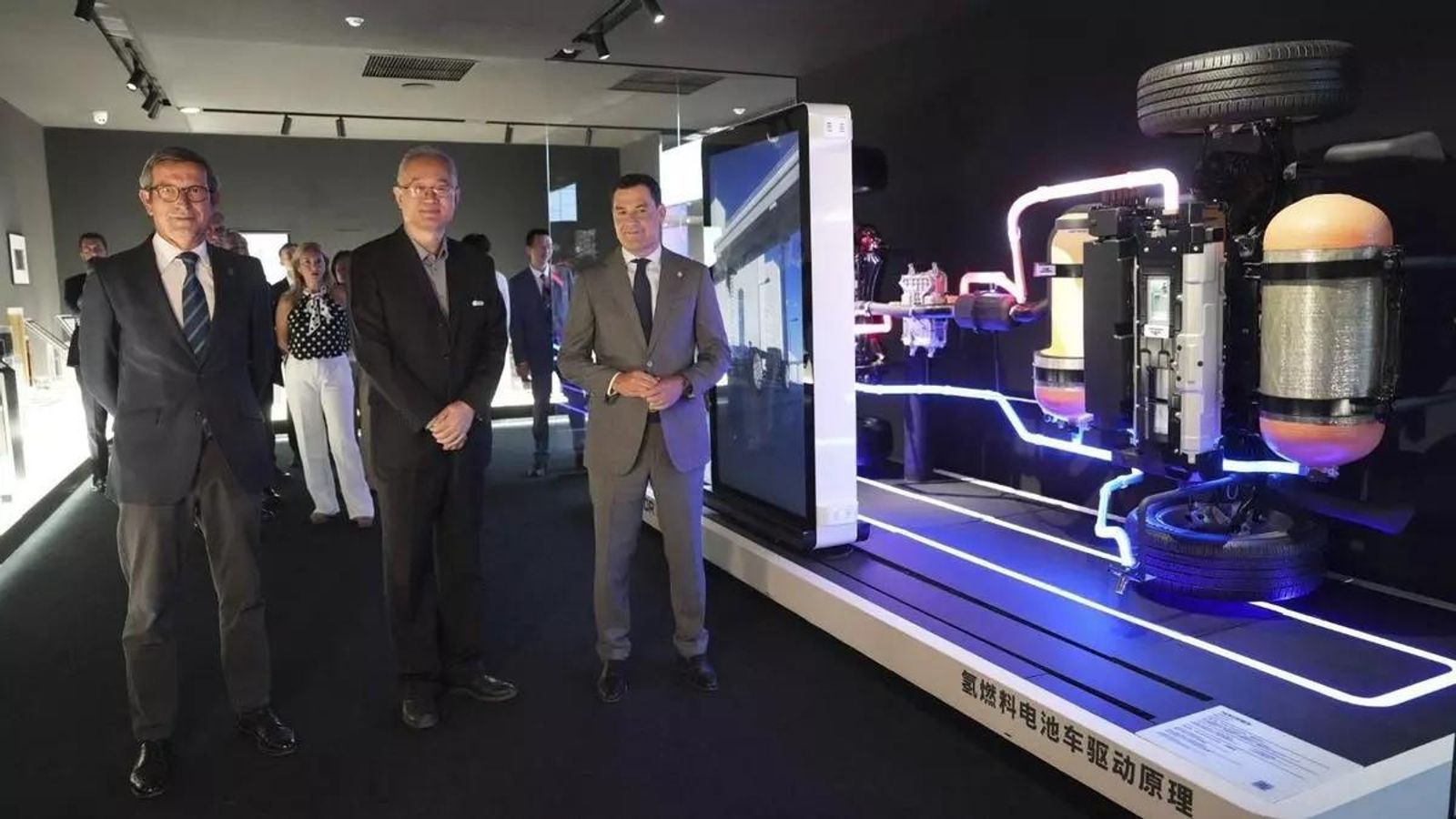 Juanma Moreno en su viaje a China