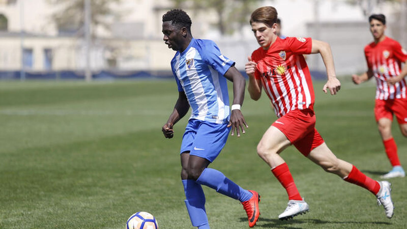 Mario Mendes, con las categorías inferiores del Málaga ante el Almería.