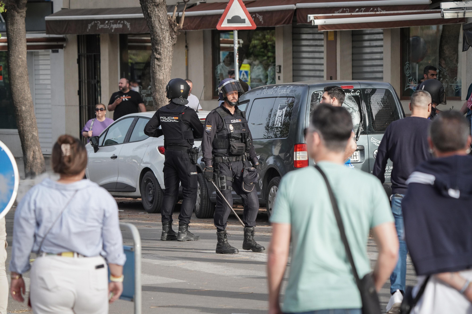 Imágenes del gran despliegue policial en Jerez durante el derbi