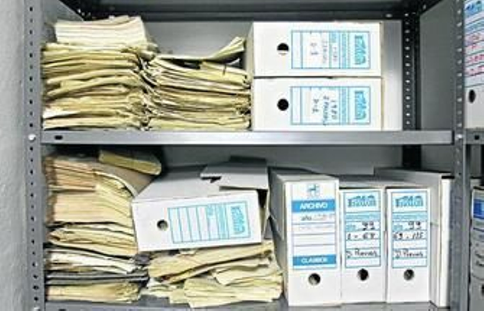 Archivos acumulados en uno de los juzgados gaditanos.
