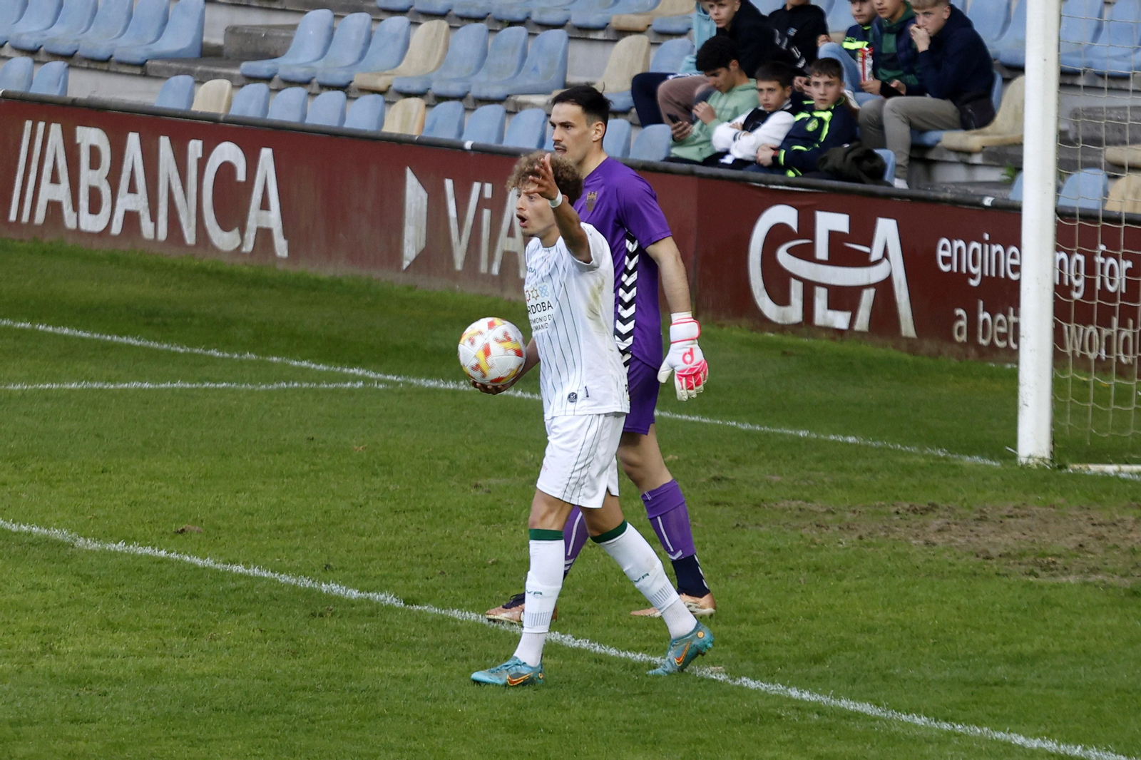 La derrota del Córdoba CF en Pontevedra, en imágenes