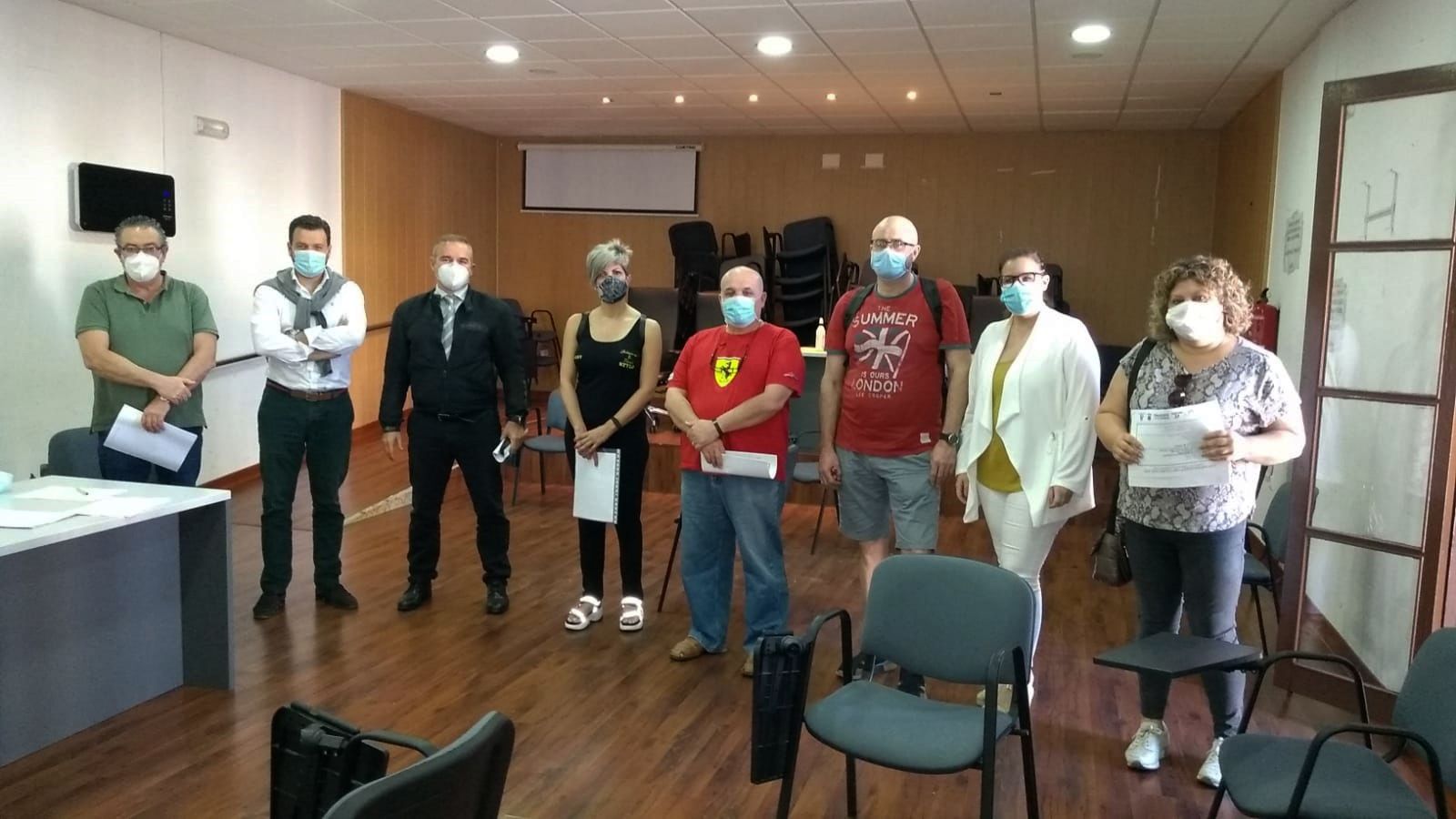 Los participantes en la charla para el sector comercial de Cartaya