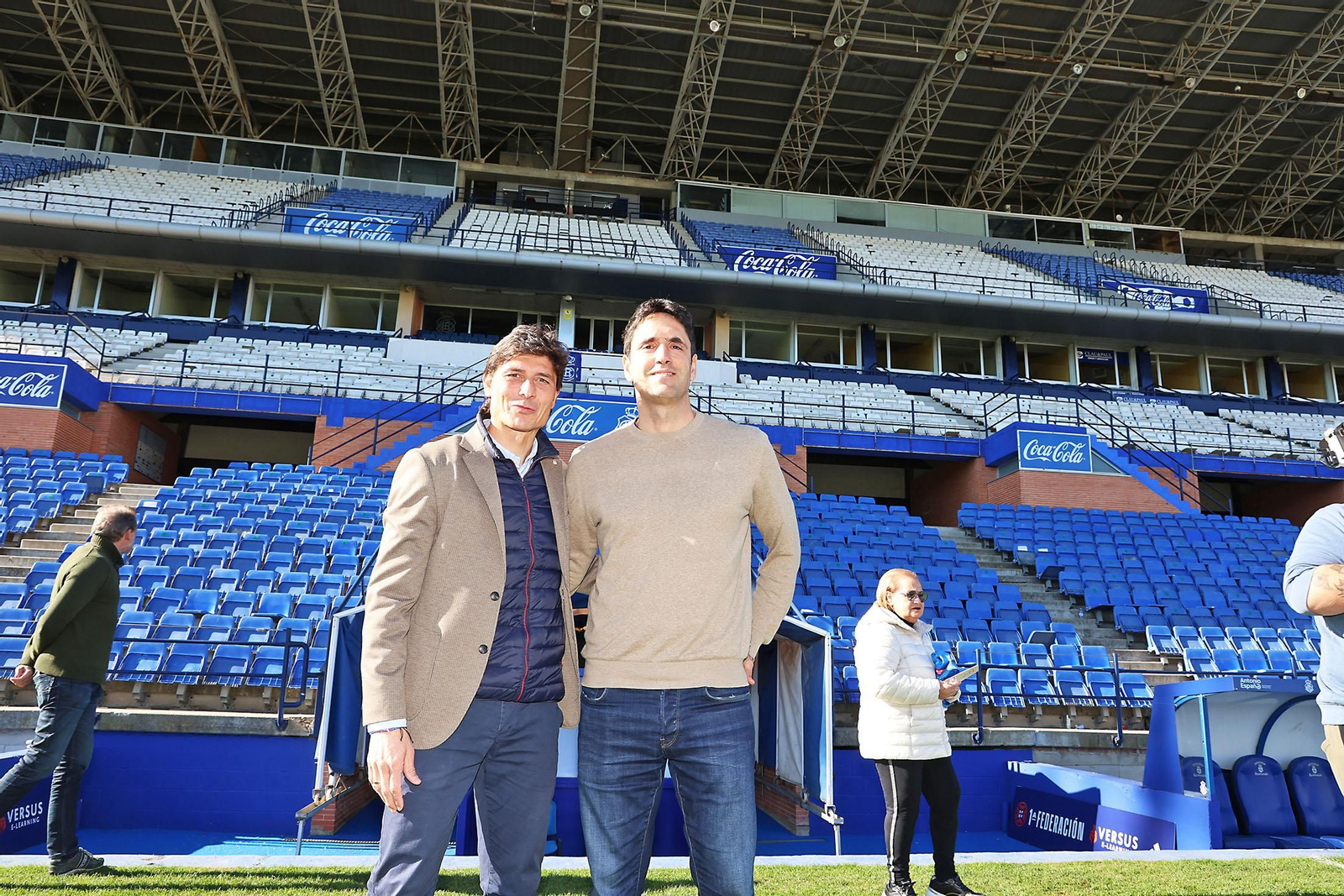 Imágenes de la Presentación de Íñigo Vélez como nuevo entrenador del Recreativo de Huelva