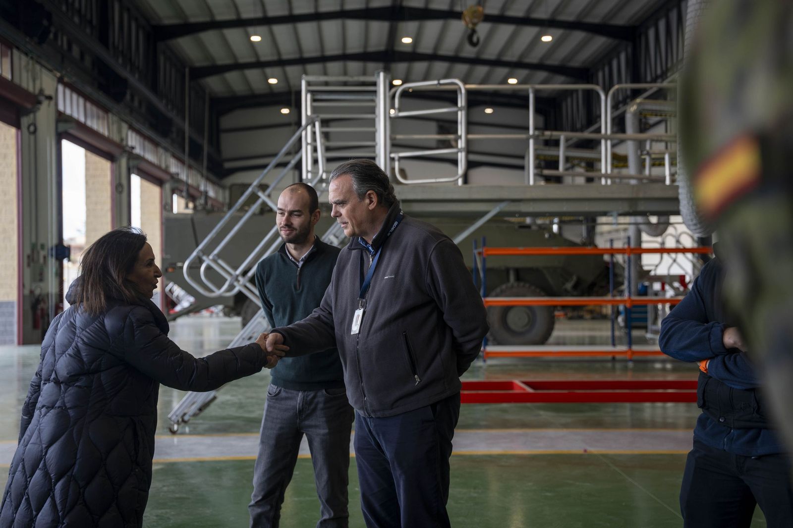 Margarita Robles entrega en Viator los primeros vehículos 8x8 ‘Dragón’ al Ejército de Tierra