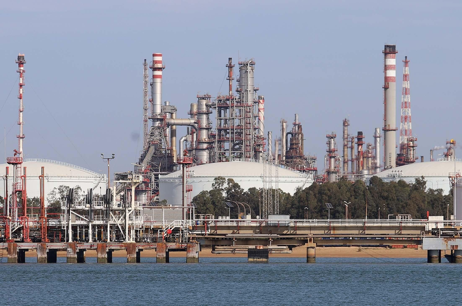 Instalaciones de Cepsa en el Polo Químico de Huelva.