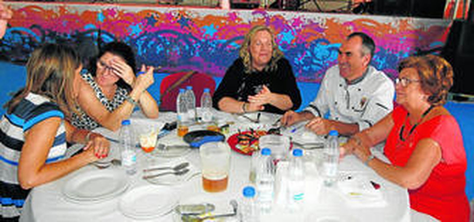 El jurado, compuesto por Mariela Pérez Bocchio, Juan Fernández y Marisol Castillo tuvo ayer un importante reto al tener que analizar once platos distintos y seleccionar a cinco de ellos.