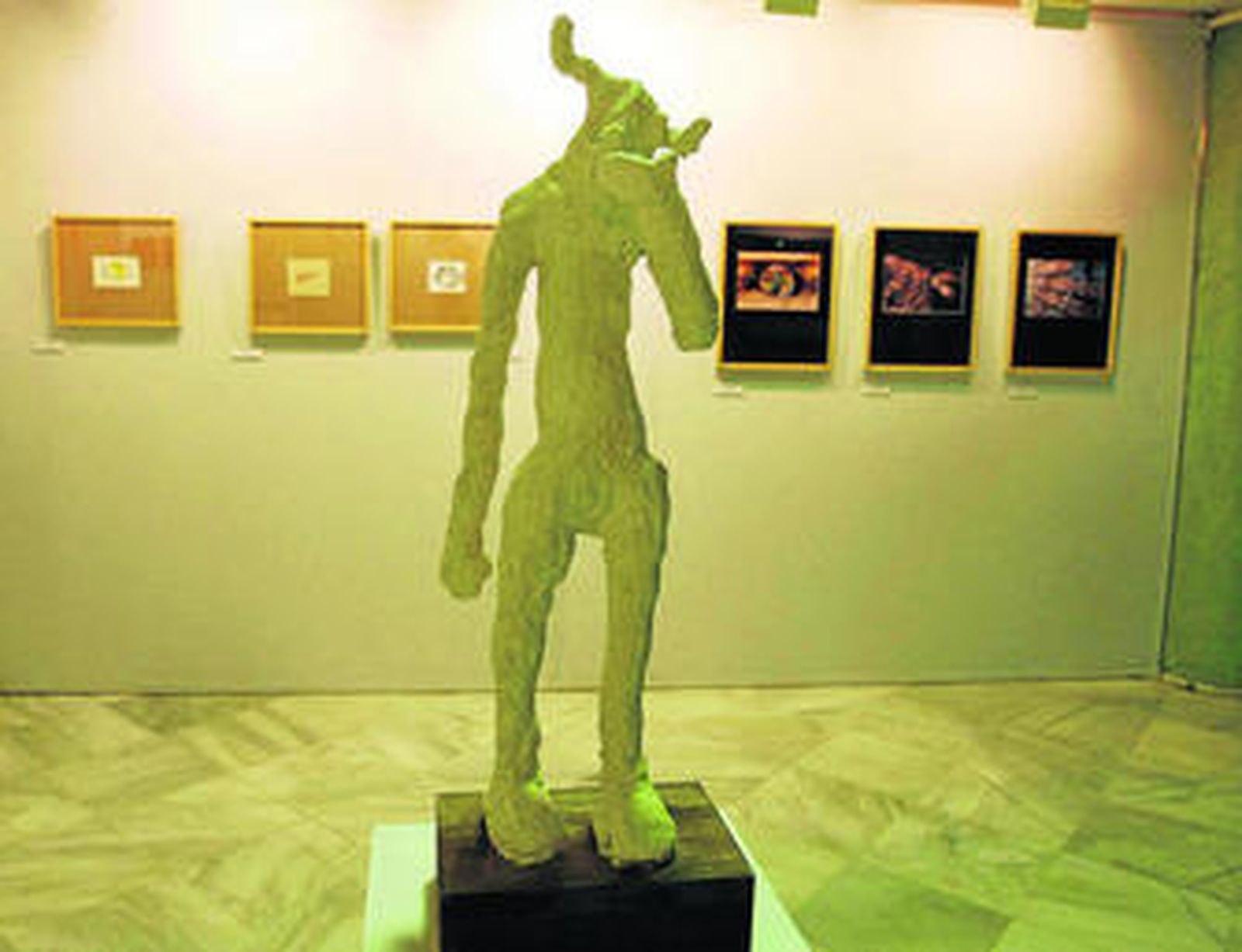 Algunas de las obras, realizadas por los alumnos, en el Centro Cultural Alfonso X El Sabio.