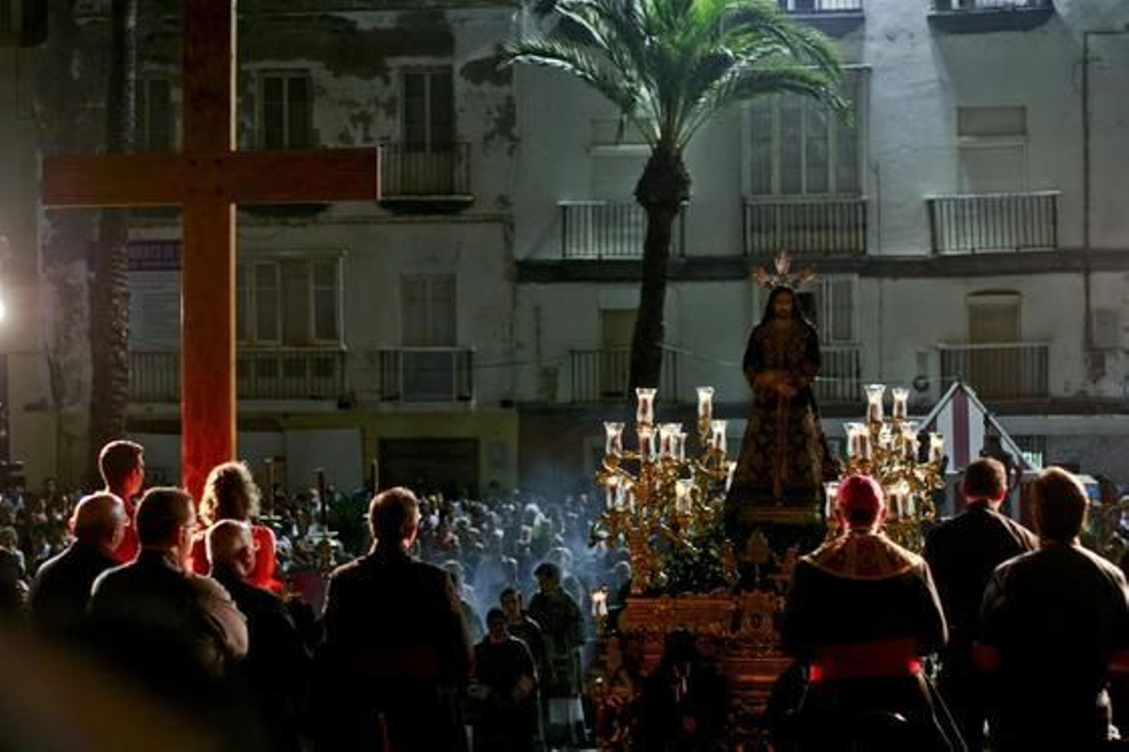 Miles de personas abarrotan las calles de la capital para disfrutar de la  magna de pasos con motivo de la JMJ. Participaron 15 cofradías de la diócesis./Fotos:Julio González

Foto: Julio Gonzalez