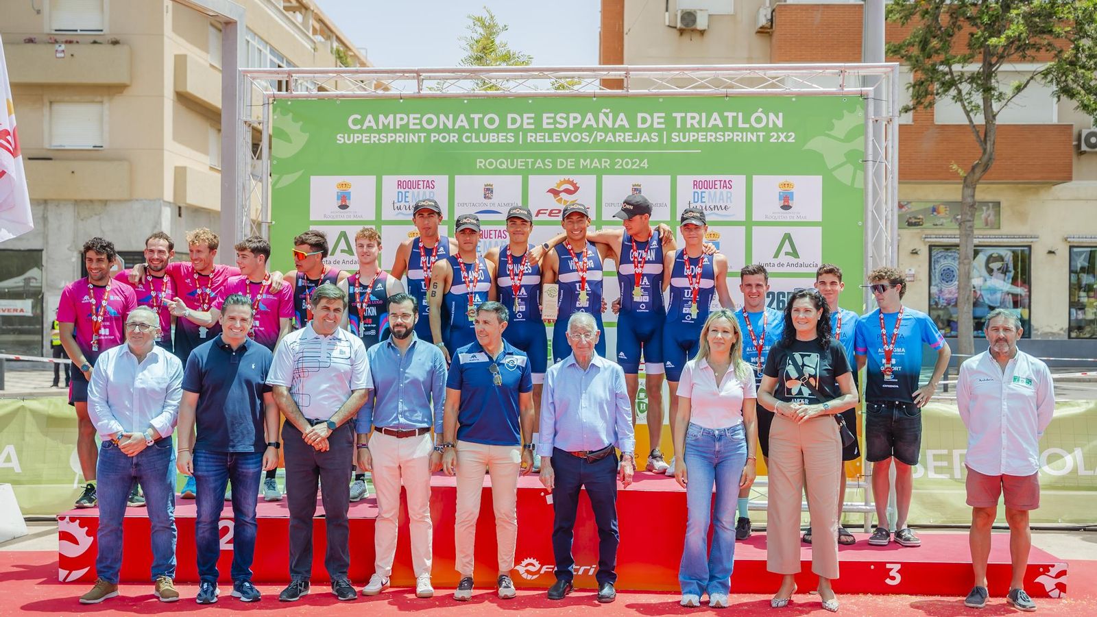 Uno de los podios de la competición celebrada en Roquetas de Mar durante este domingo.