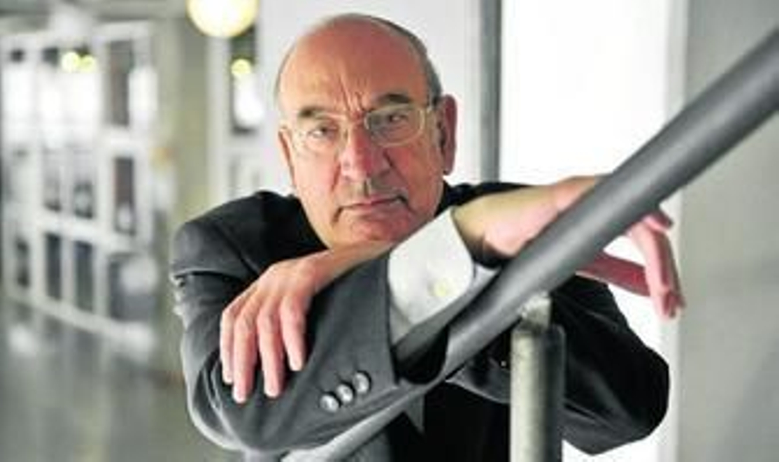 Rafael Infante, en el campus de Reina Mercedes, en un momento de la entrevista.