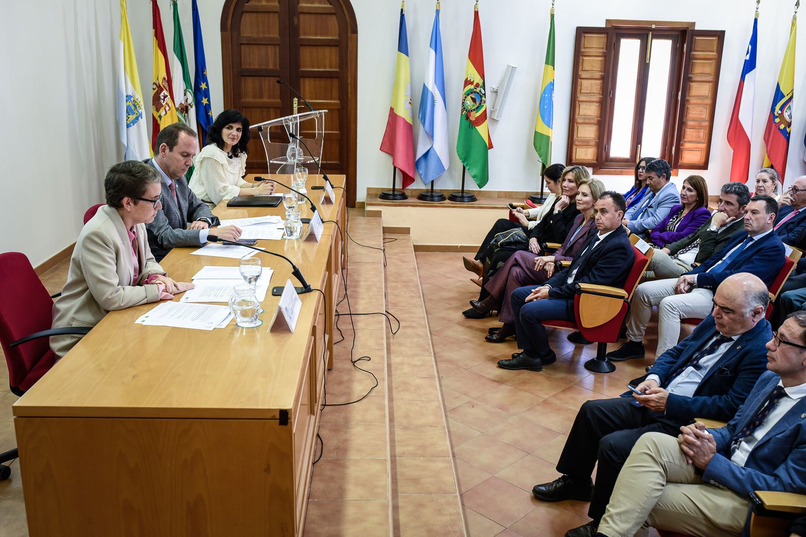 Imágenes de la conferencia  'La Rábida- ocho décadas de un sueño universitario'