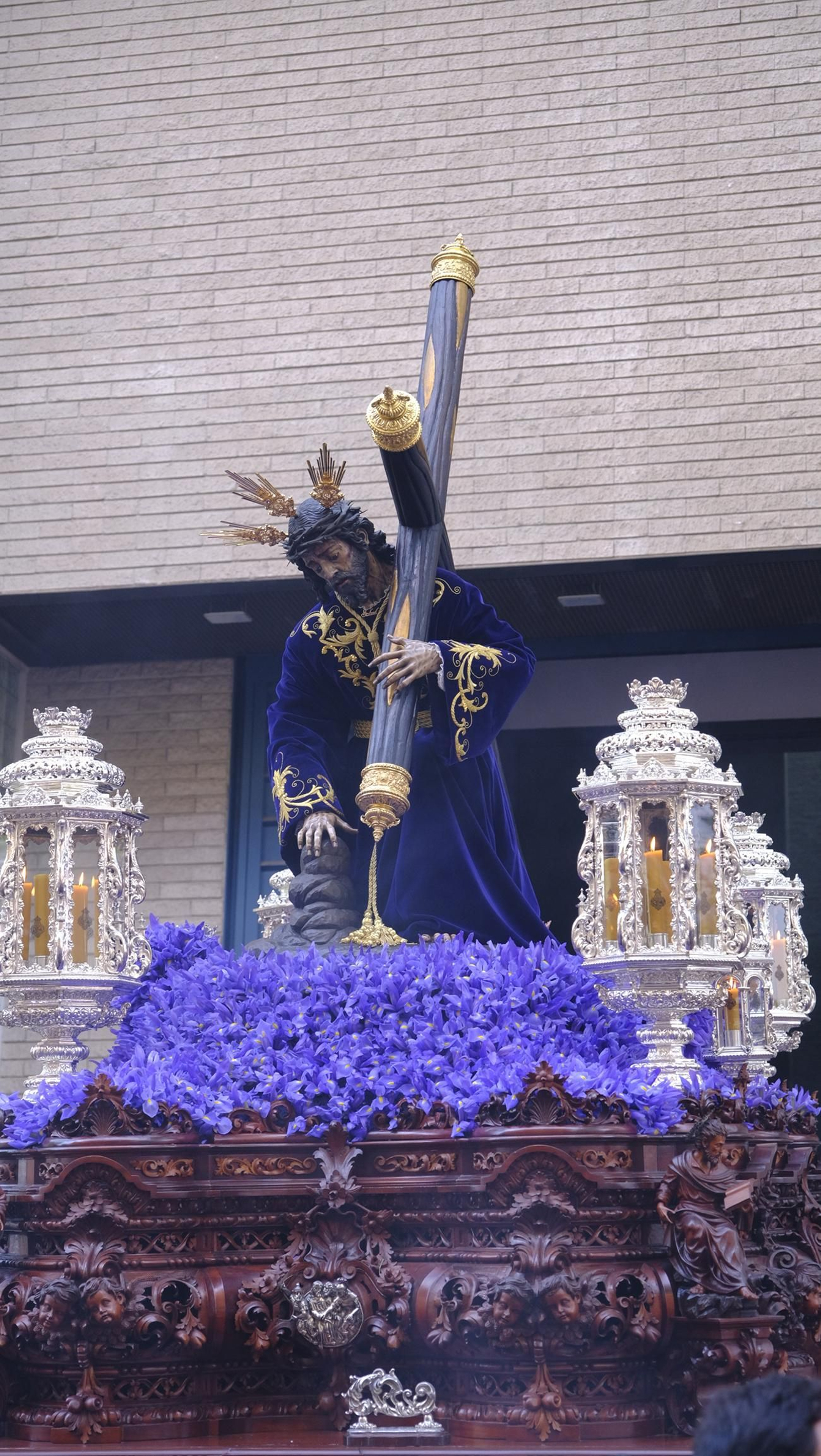 Pasión vuelve a su Iglesia de Santa Teresa azotada por la lluvia