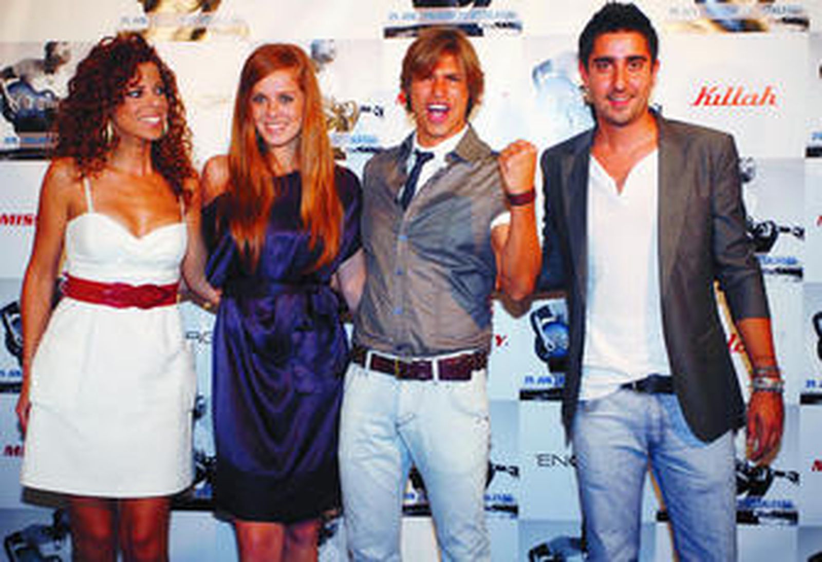 Carlos Baute, rodeado de sus amigos y compañeros Pastora Soler, María Castro y Álex Ubago (de i. a d.).