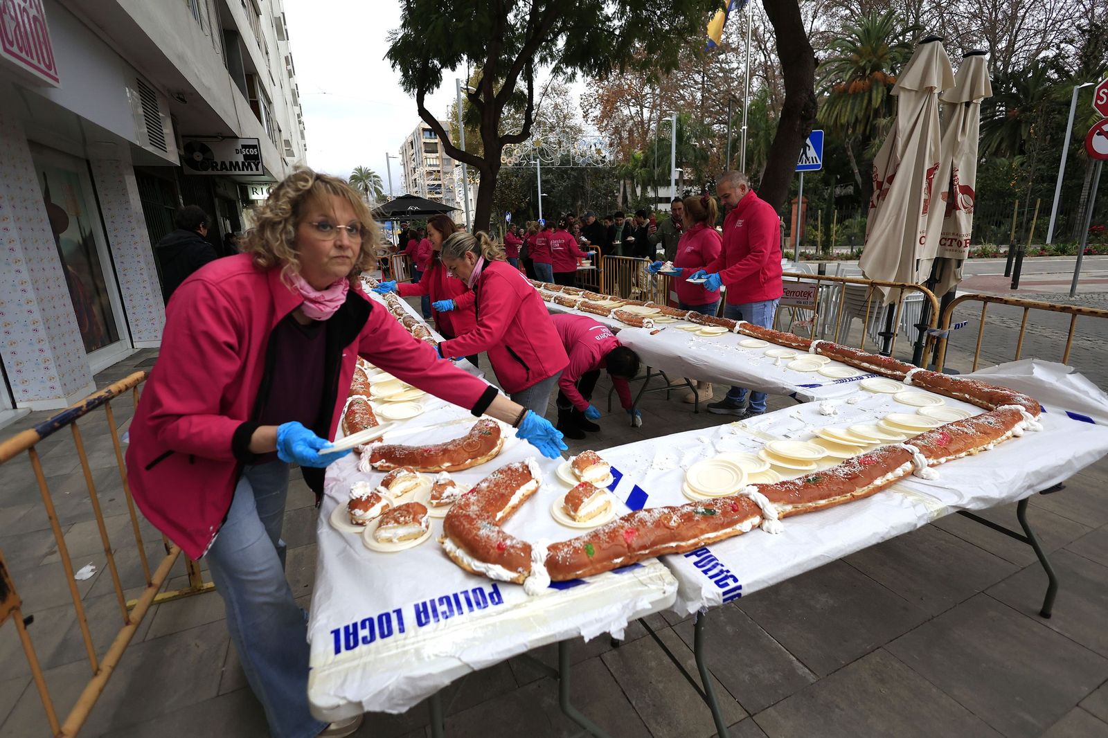 Las fotos del roscón de Reyes solidario en Algeciras