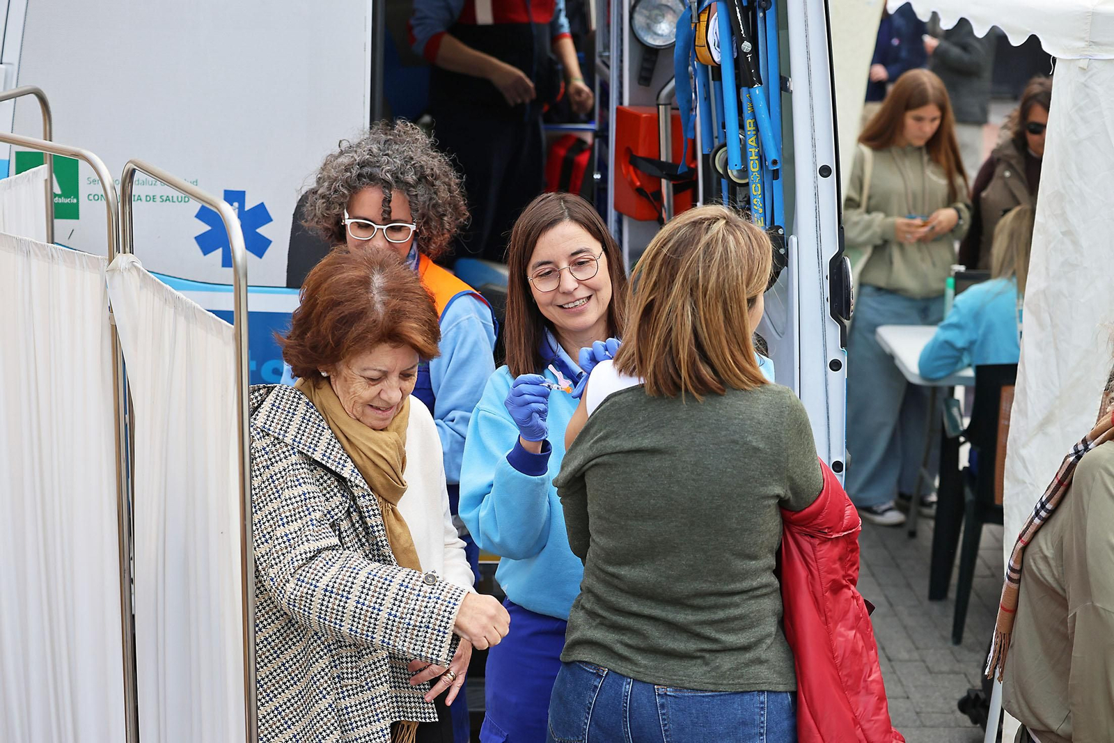 Imágenes de la jornada de vacunación sin cita frente a la gripe y el Covid-19