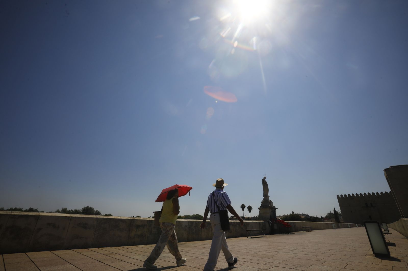 Un domingo en Córdoba en alerta naranja por calor, en imágenes