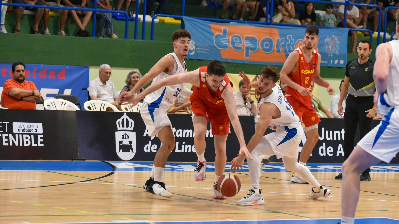 Las fotos de la primera jornada del Torneo Intenacional de Baloncesto U-20 de La Línea