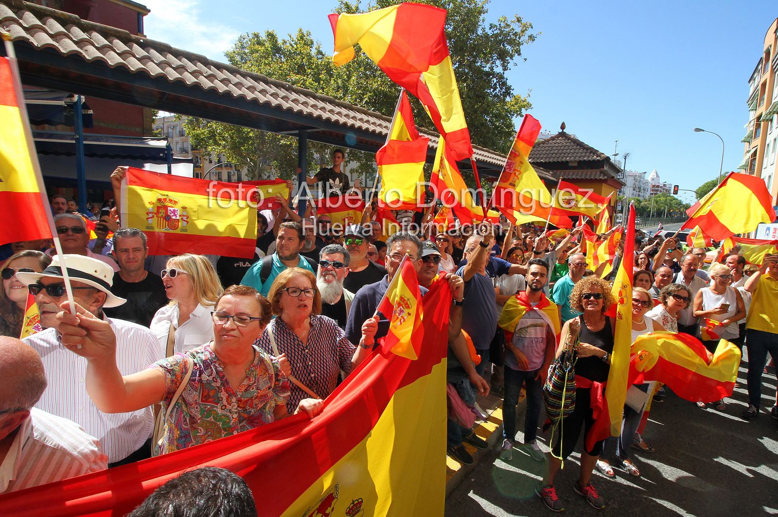 Imágenes de la expedición de Guardias Civiles de Huelva rumbo a Cataluña.