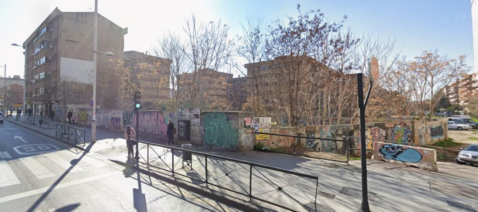 Parcela motivo de la actuación, entre Camino de Ronda y Arabial.