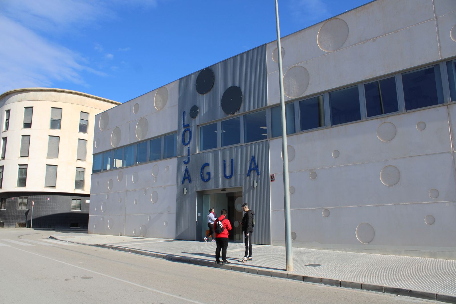 Fachada del nuevo centro deportivo de Loja.