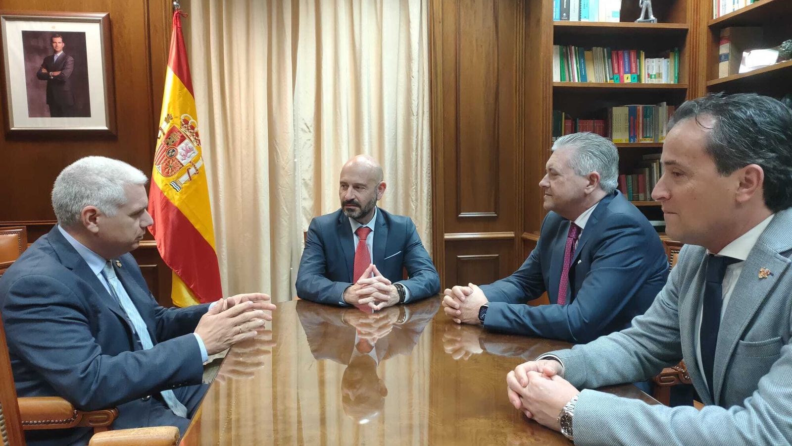 Un momento de la reunión para ultimar los detalles para la liberación de un preso el Miércoles Santo por El Rico.