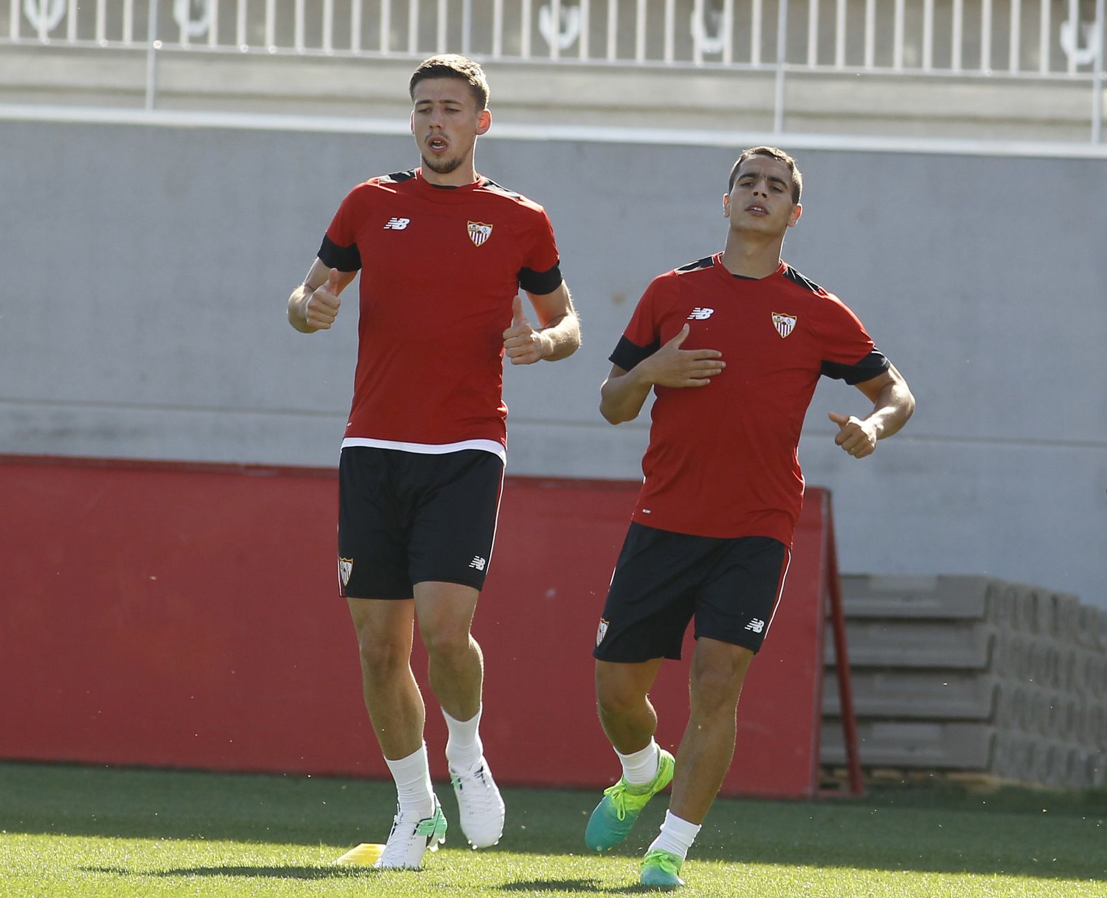 Lenglet y Ben Yedder en la ciudad deportiva.