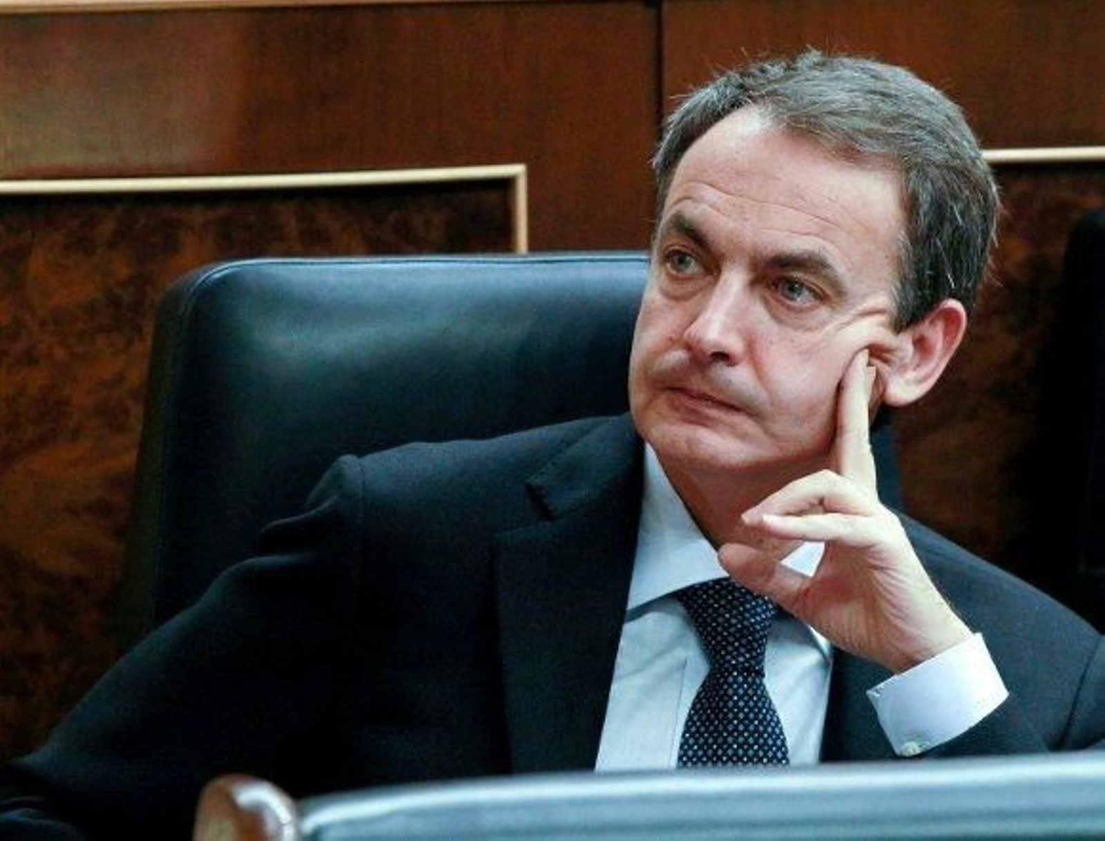 Zapatero logra un balón de oxígeno con la reforma de las pensiones