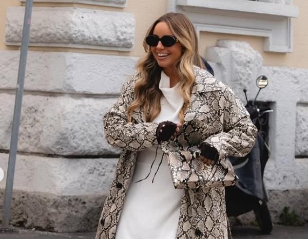 Recién llegado a Stradivarius y todo un éxito: El jersey finito en el color en tendencia y con los hombros descubiertos que sólo querrás llevar con jeans