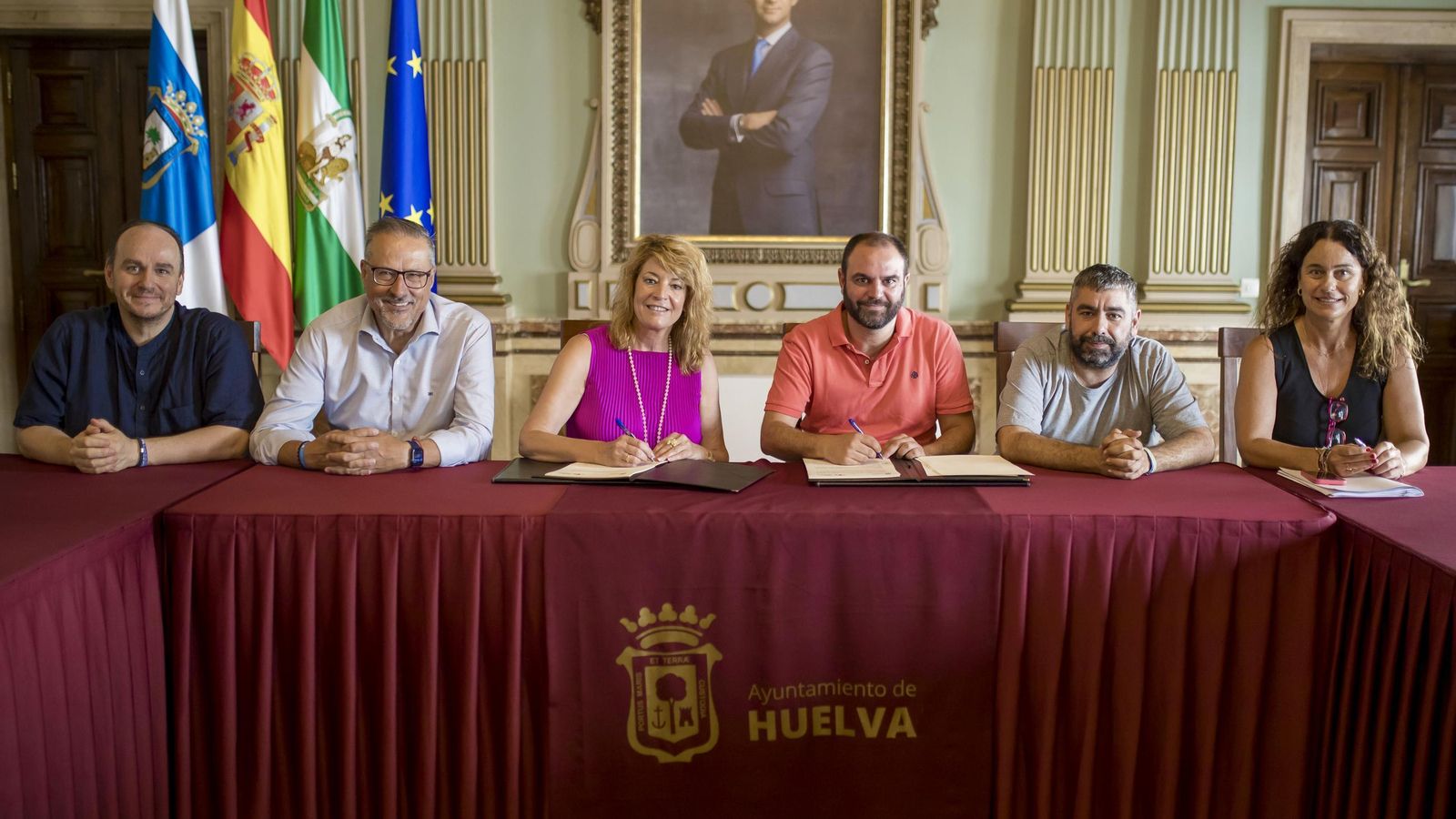 Firma del convenio entre el Ayuntamiento de Huelva y la Fundación Marcelino Champanagt. Firma del convenio entre el Ayuntamiento de Huelva y la Fundación Marcelino Champanagt.