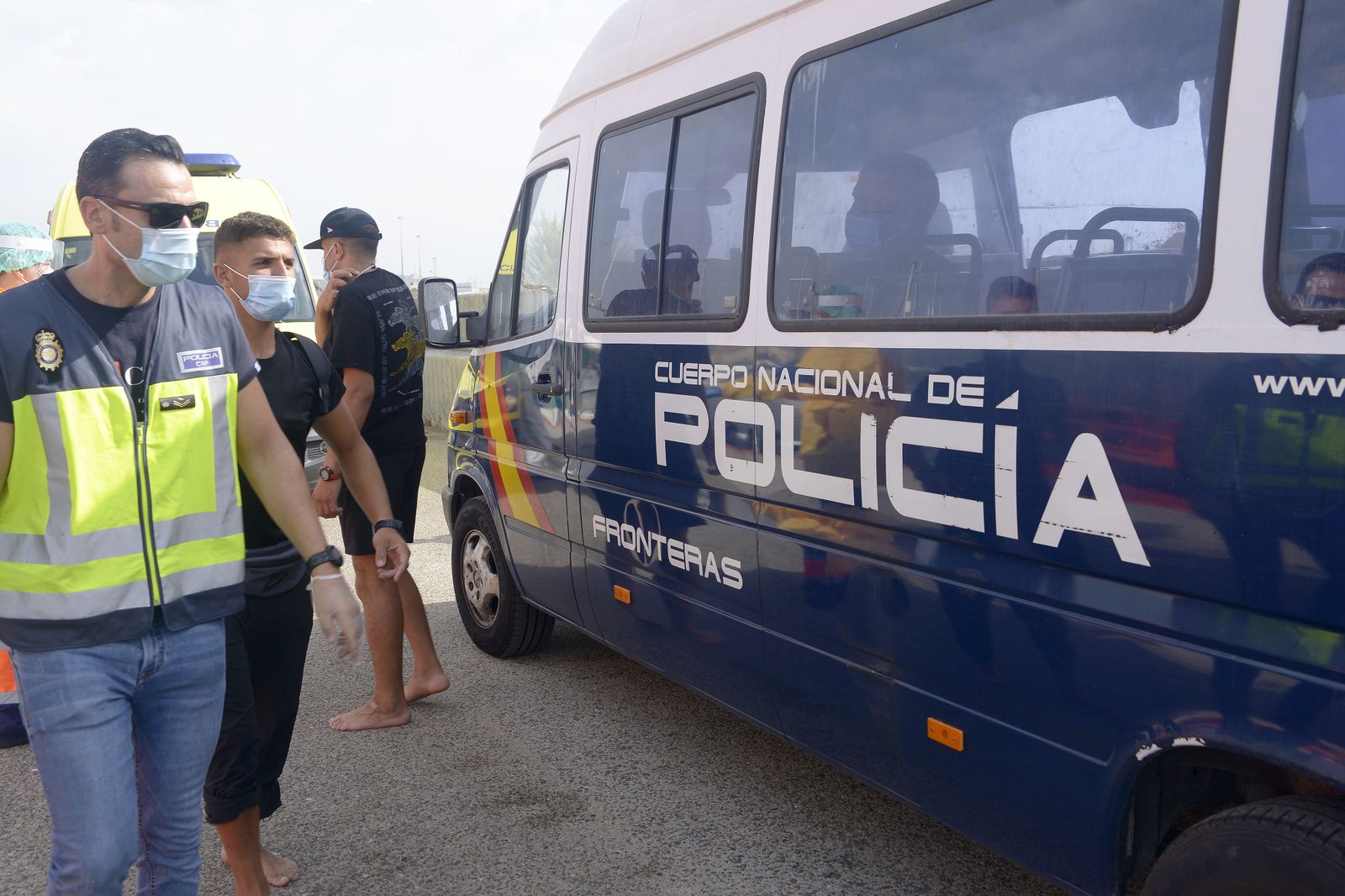 Fotos del desembarco del Denebola de Salvamento Marítimo