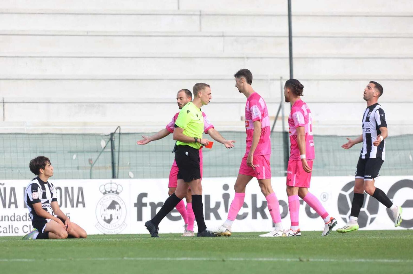 El Balompédica Linense-San Roque de Lepe, en imágenes