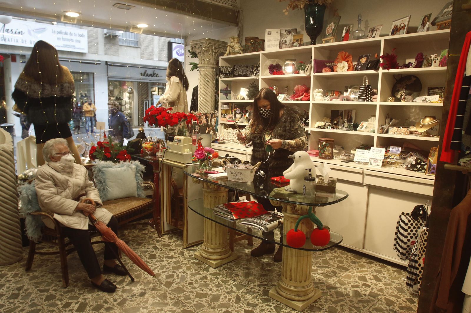 La apertura de los comercios de Córdoba en el puente de la Constitución