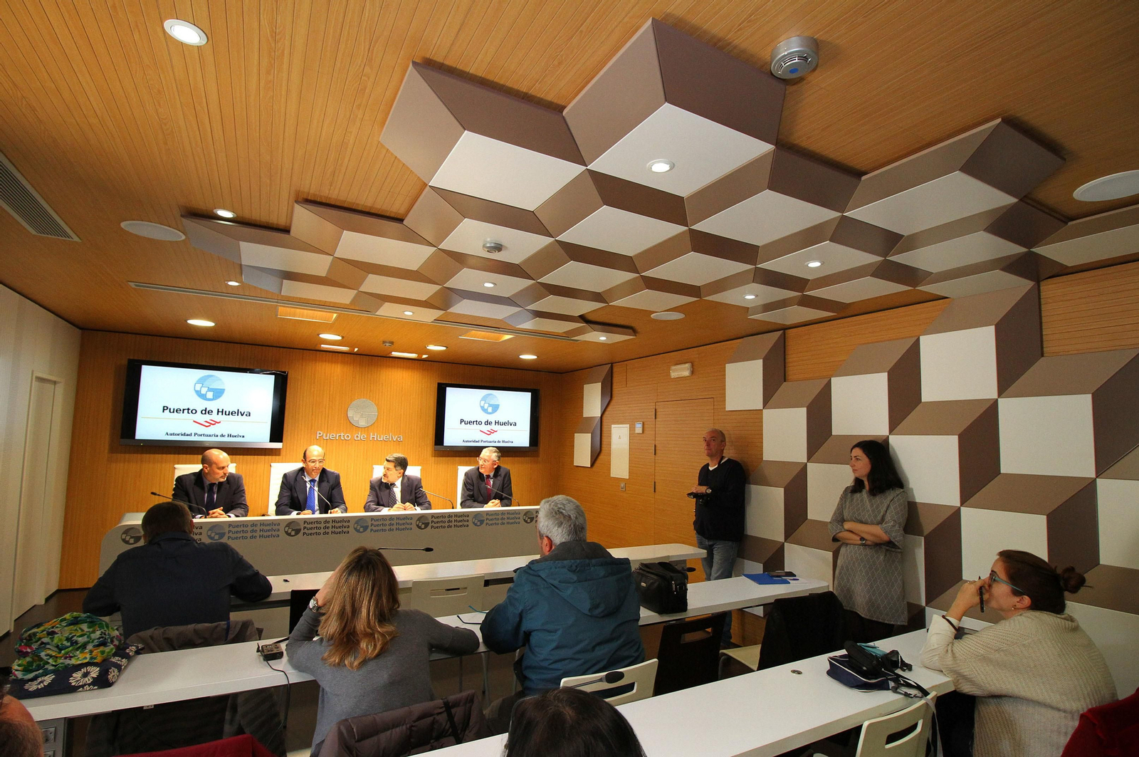 Firma del convenio entre el Puerto de Huelva y Enagás