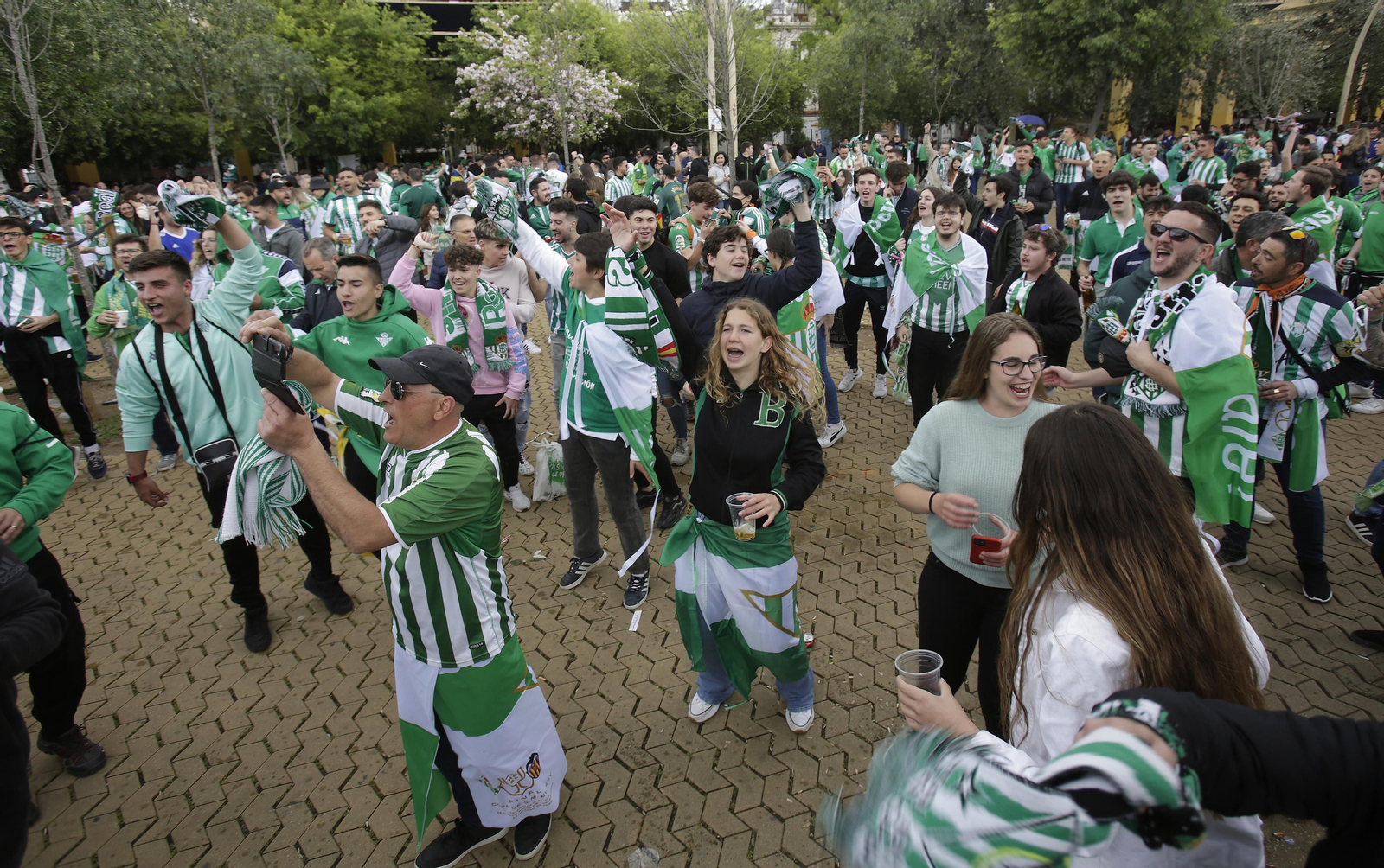 Afición Bética en la Alameda