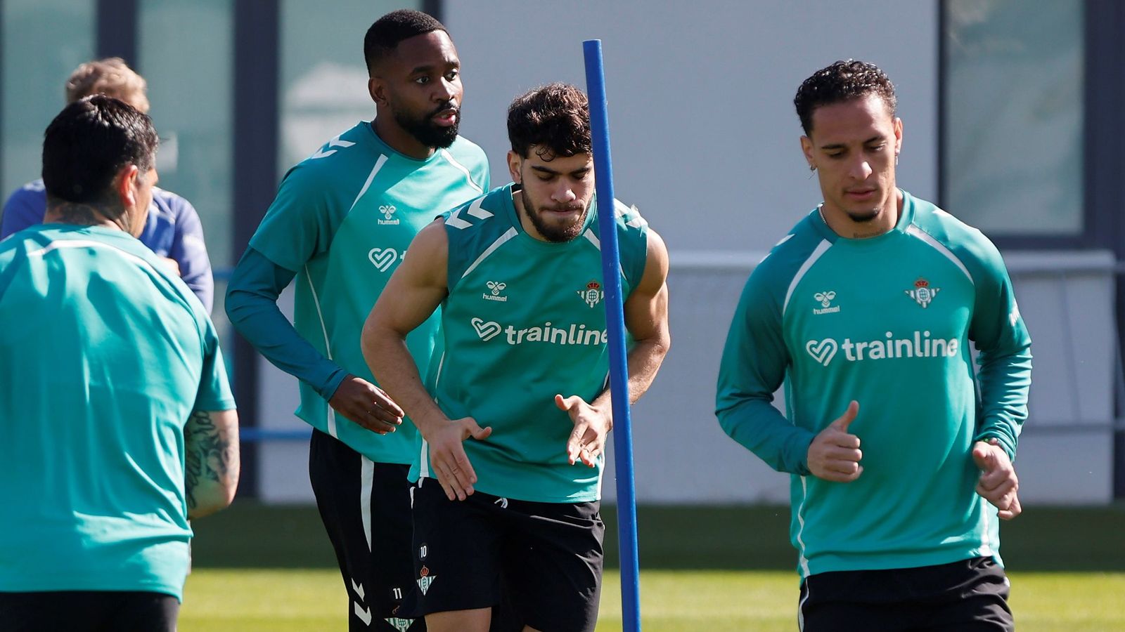 Bakambu, Abde y Antony, en un momento del entrenamiento del Betis de este pasado viernes.