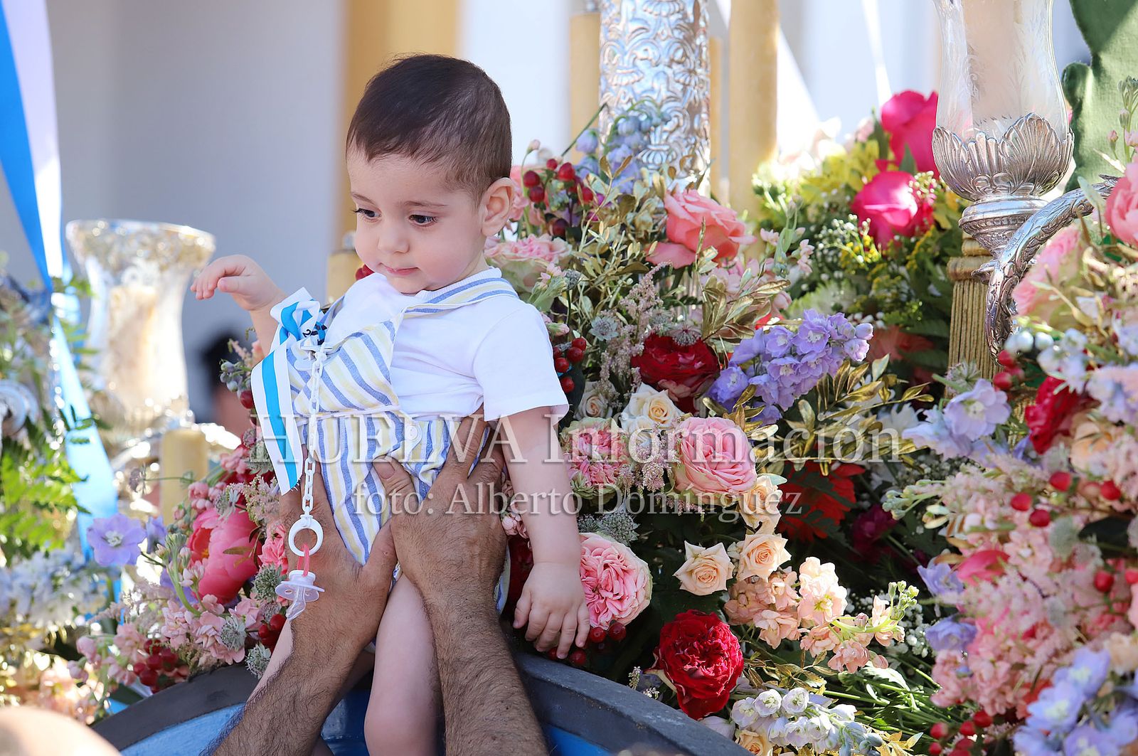 Imágenes de ambiente en la salida de la Hermandad de Huelva