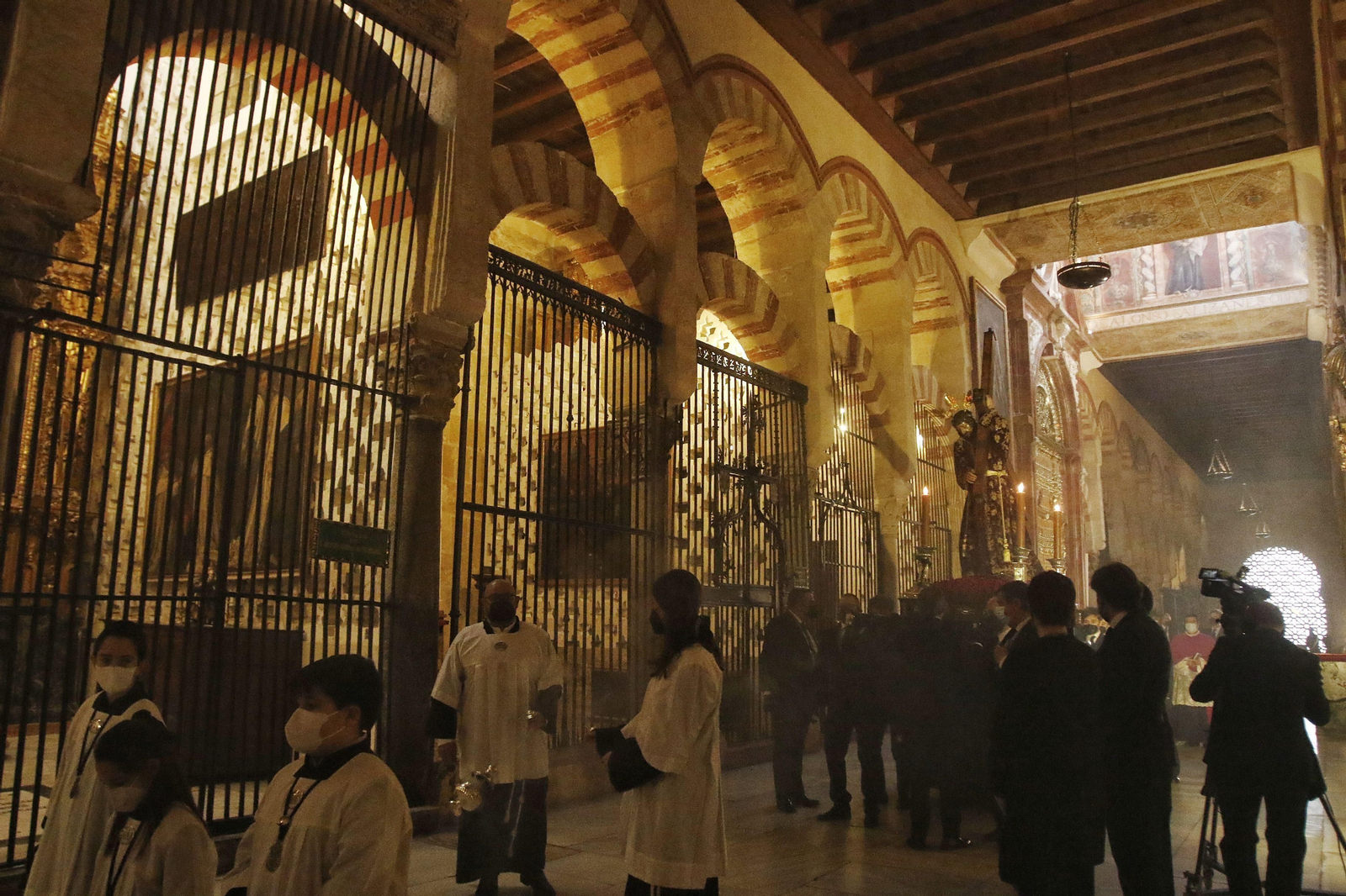 El Vía Crucis de las Cofradías de Córdoba, en imágenes