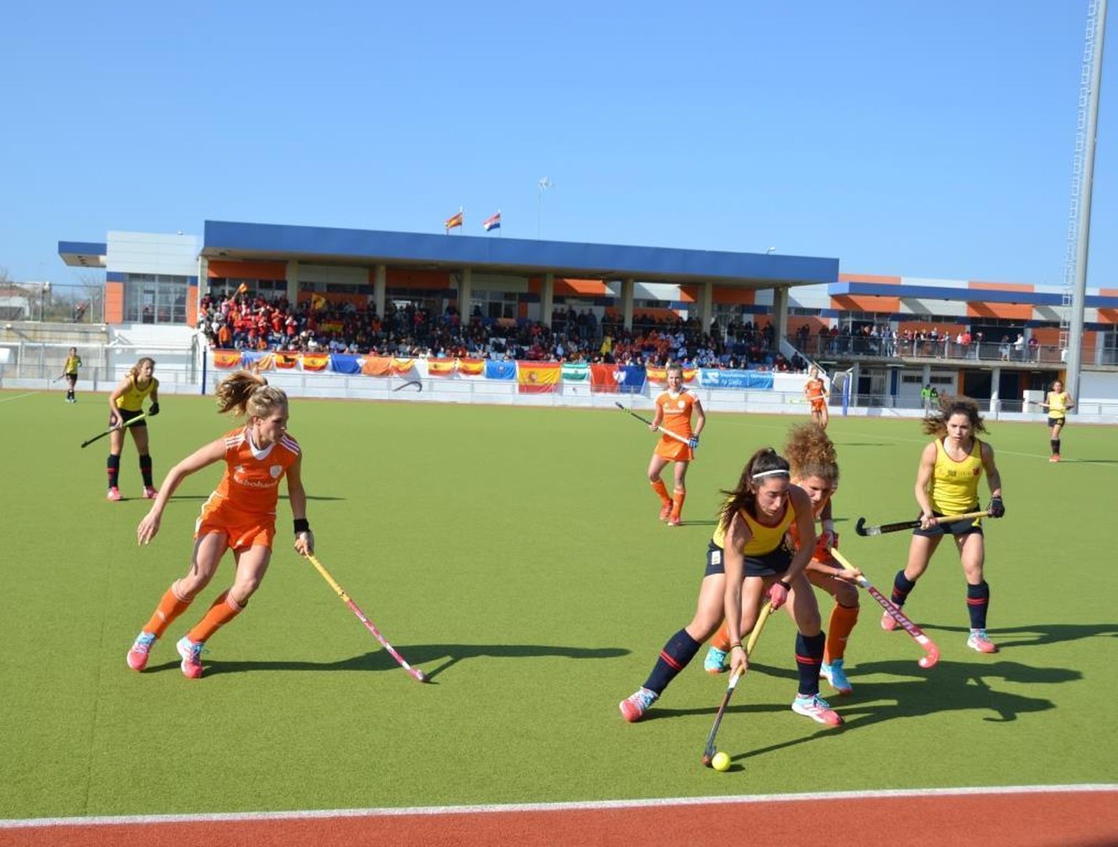La selección holandesa femenina de hockey vuelve a golear a España en La Isla