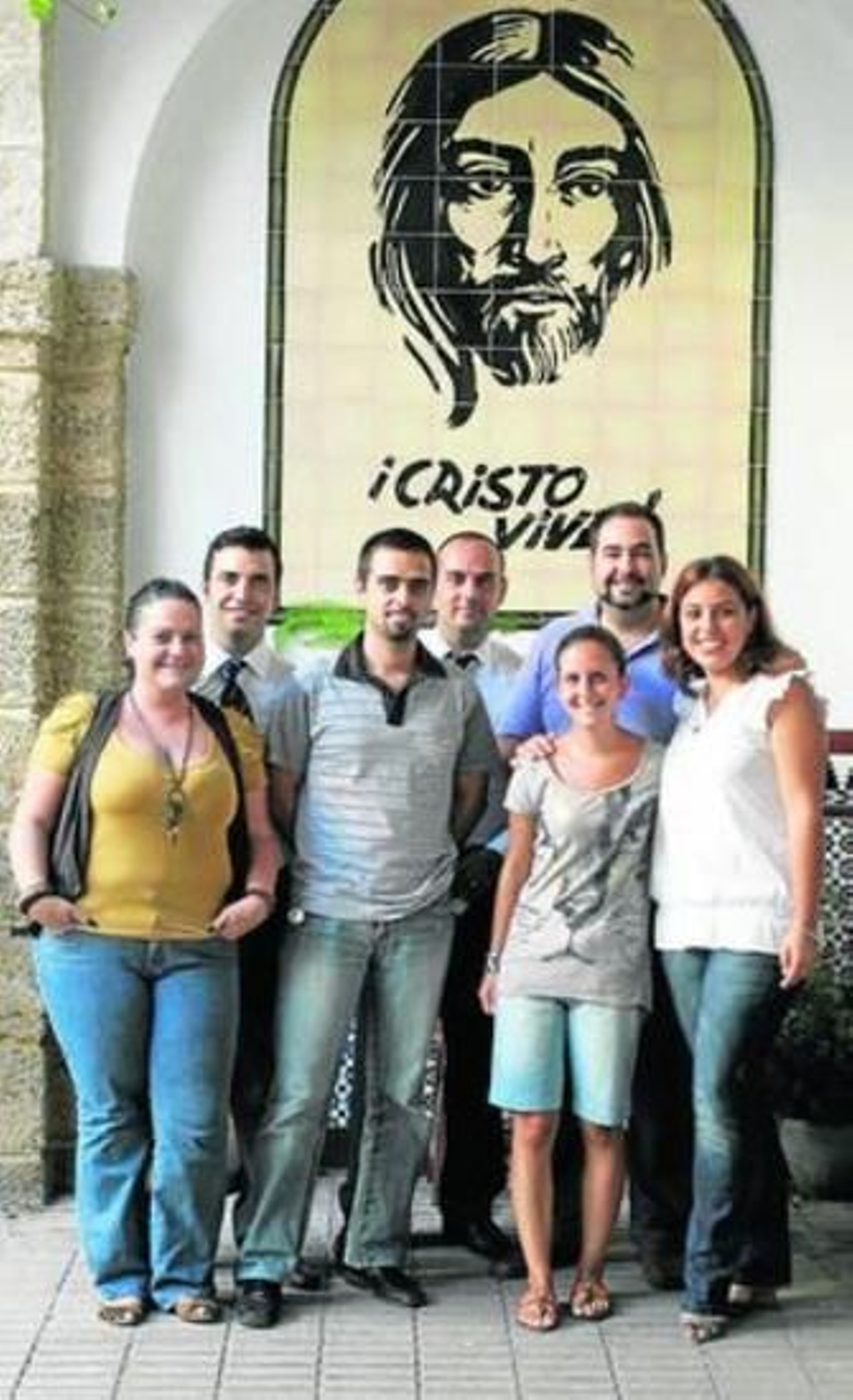 Miembros de la Asociación en la sede del colegio.