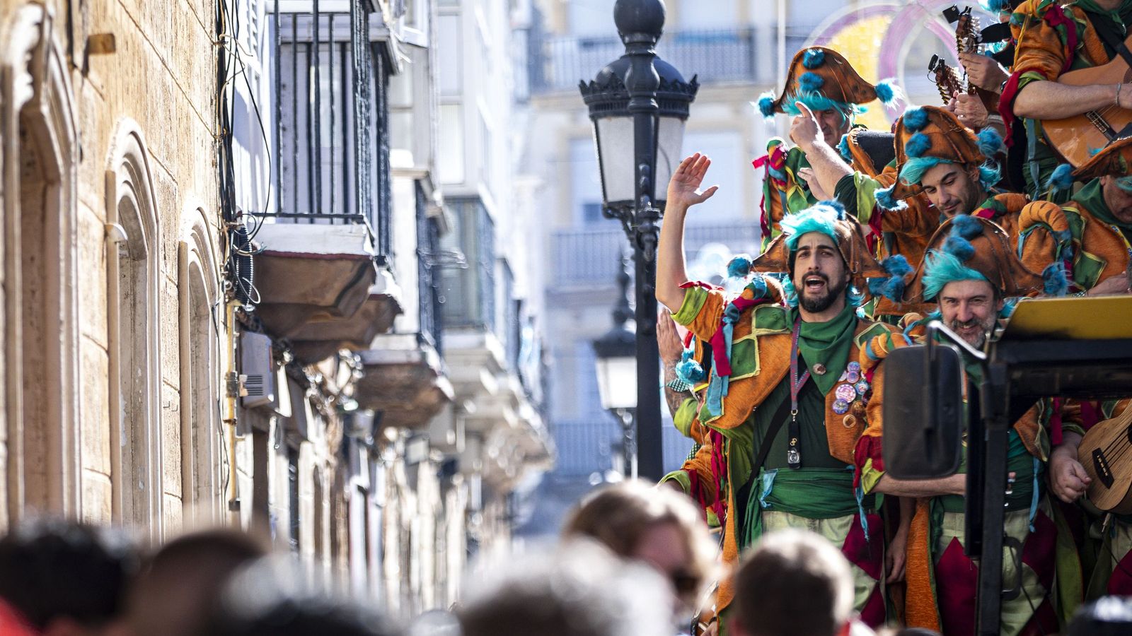 Las imágenes del Domingo de Piñata del Carnaval de Cádiz 2026
