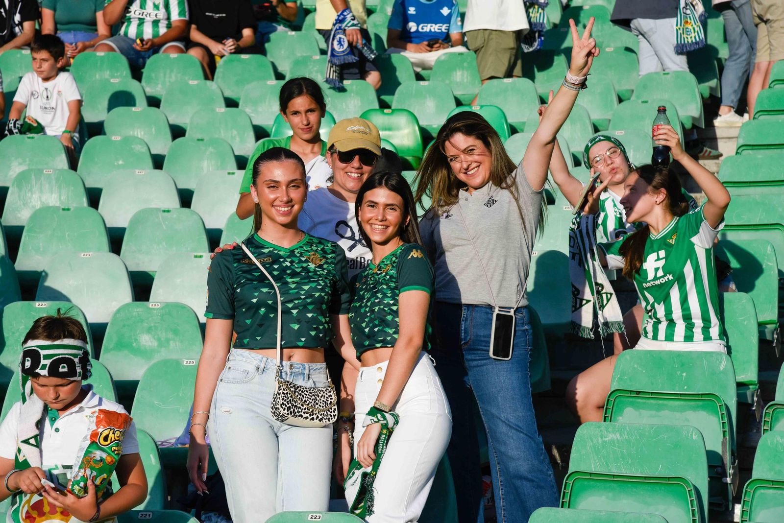Las fotos de la afición del Betis en el Villamarín