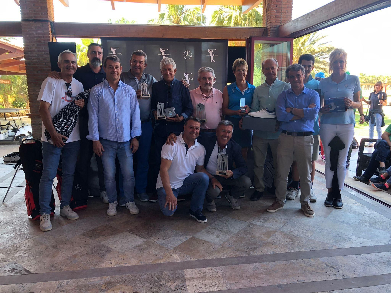 Foto de familia con los ganadores del Saveres