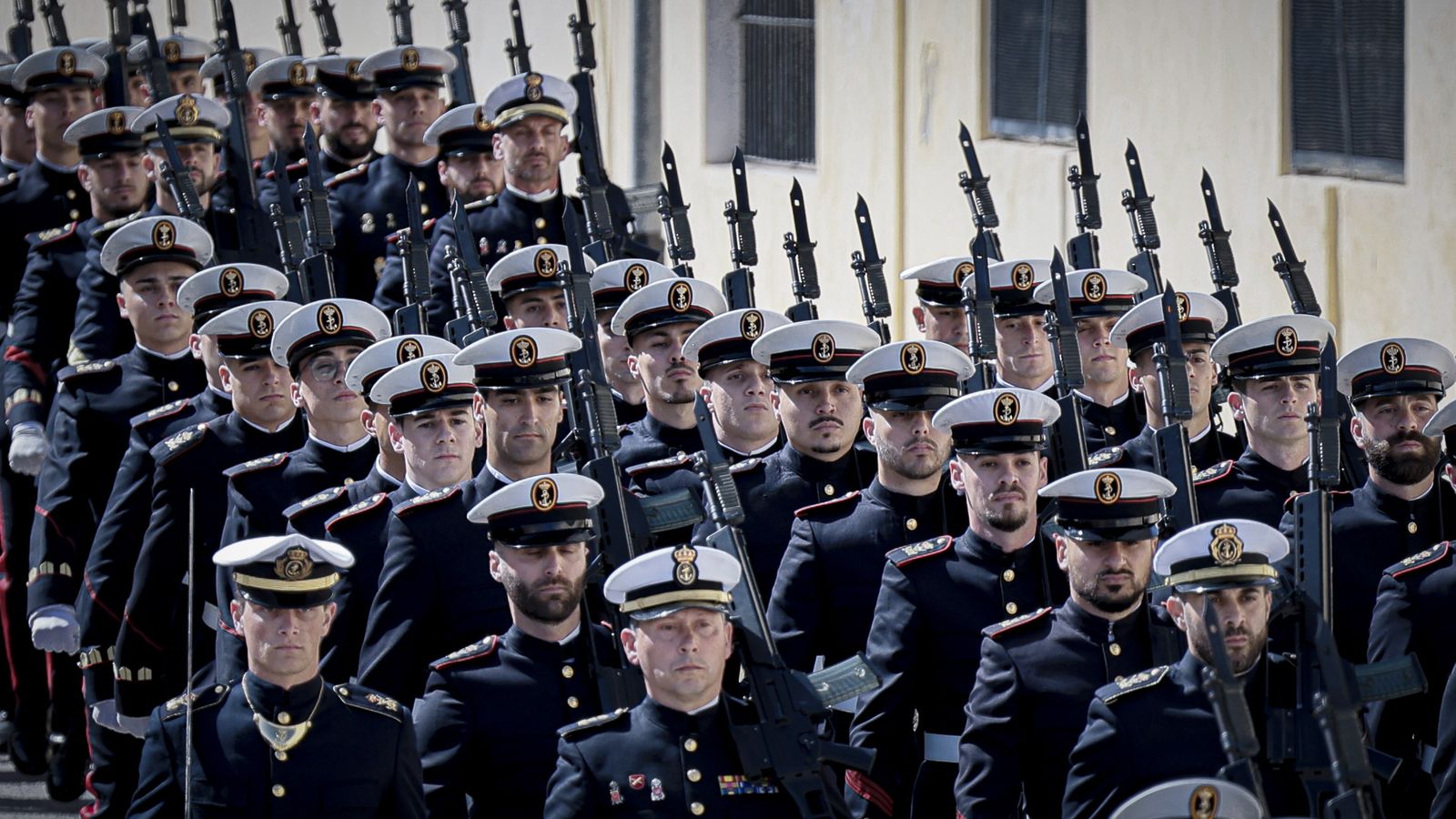 Las imágenes de la celebración del 489º Aniversario de la Infantería de Marina en Cádiz