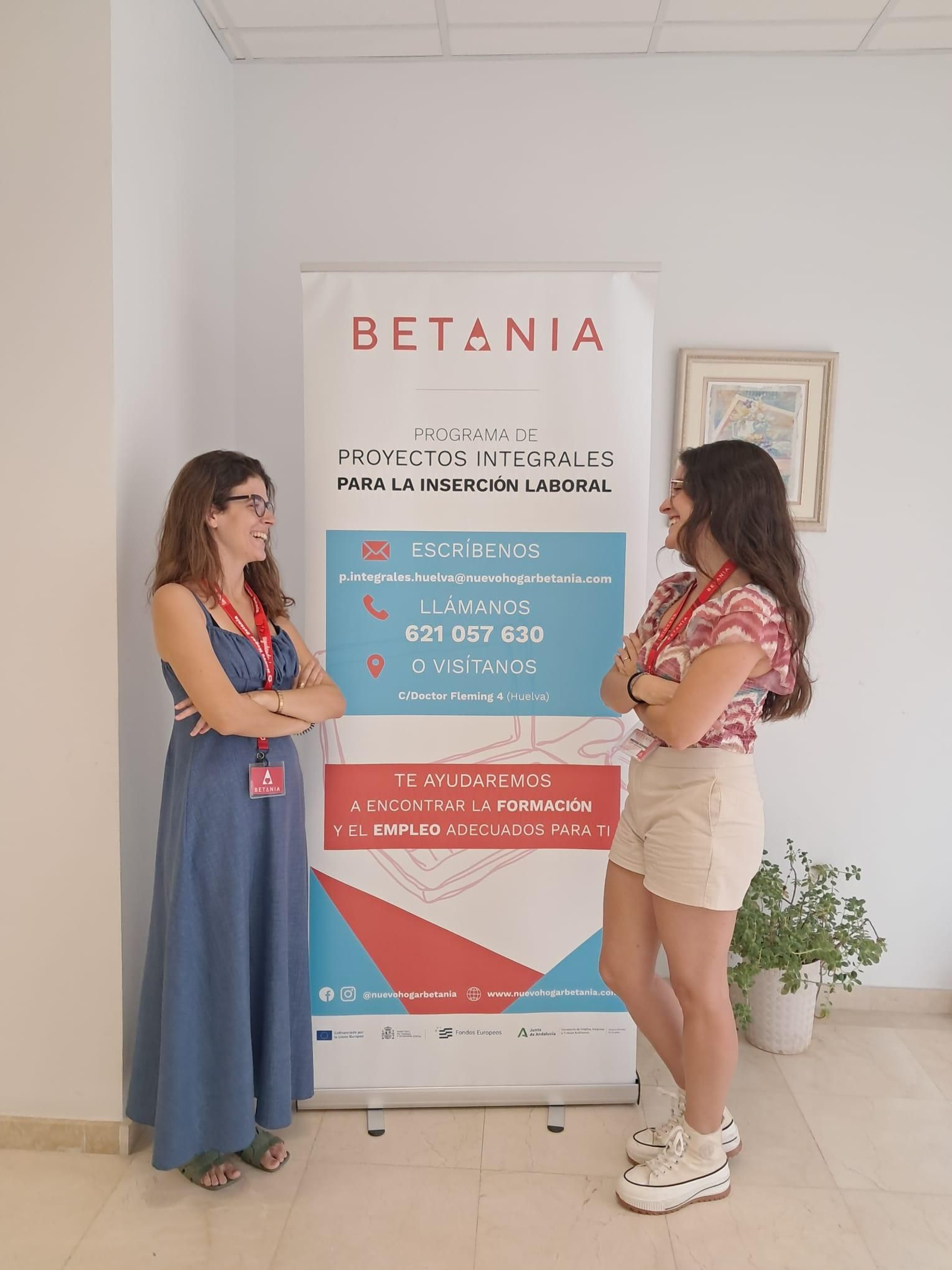 Profesionales de Betania en un acto de promoción del programa de empleo juvenil. Profesionales de Betania en un acto de promoción del programa de empleo juvenil.