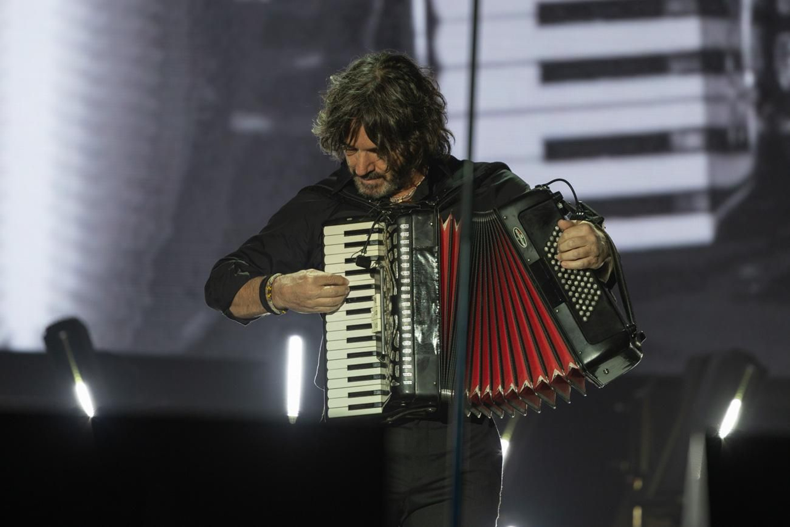 Así se disfruta en Jaén del concierto de Raphael, "Raphaelísimo"