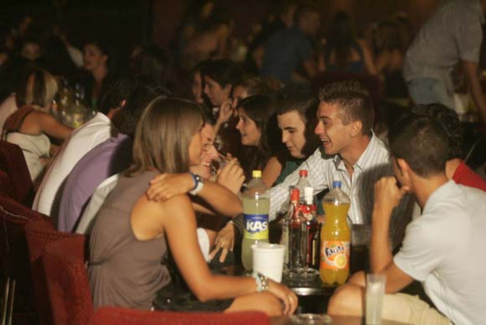 Horeca, dividida entre los dueños de pubs y discotecas